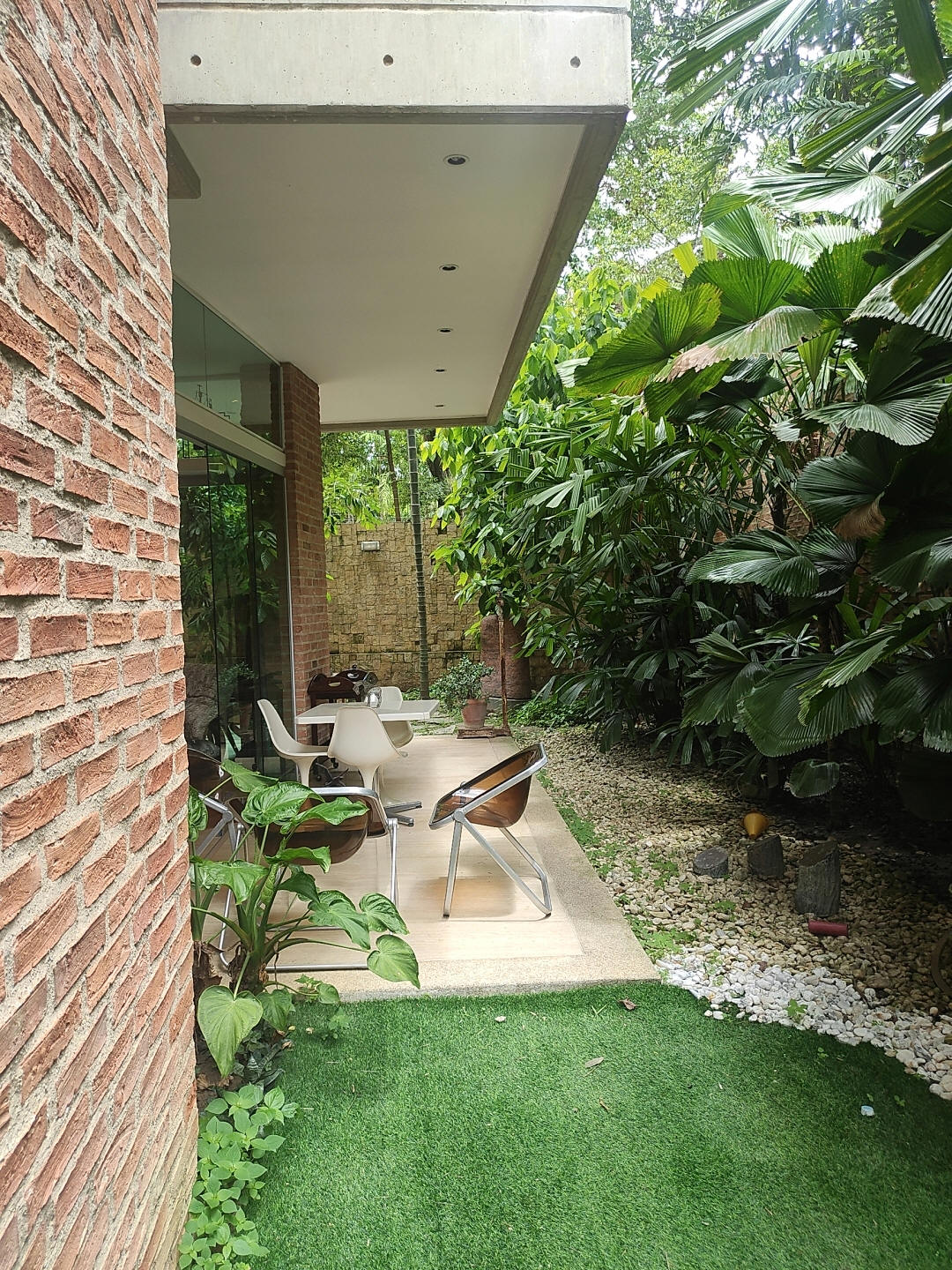 Alquiler apartamento Planta Baja, totalmente amoblado, en exclusivo conjunto Residencias Premiere Country, jard�n propio.