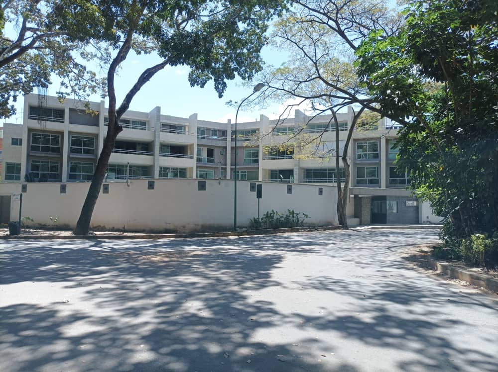 Venta apartamento Pent-House Dplex en el Country Club, sin acabados (obra gris), vista espectacular, zona cntrica pero muy tranquila.