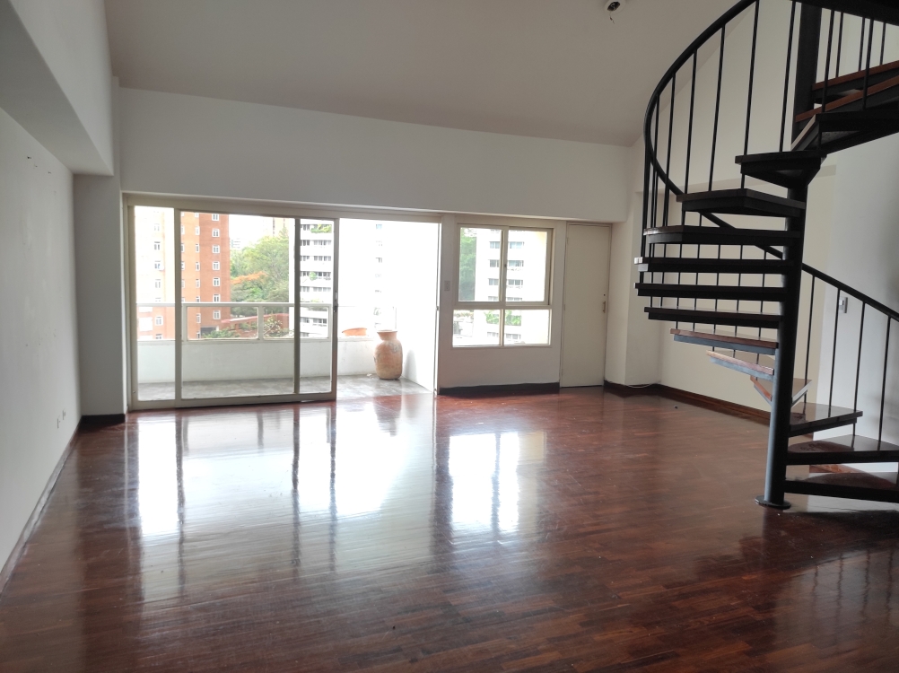 Venta Apartamentos PH Dplex en Las Esmeraldas, conjunto Carabal, con rea +125 m2, calle terminal con doble control de acceso, amplias reas comunes y numerosos puestos para visitantes.