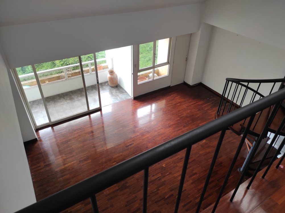 Venta Apartamentos PH Dplex en Las Esmeraldas, conjunto Carabal, con rea +125 m2, calle terminal con doble control de acceso, amplias reas comunes y numerosos puestos para visitantes.