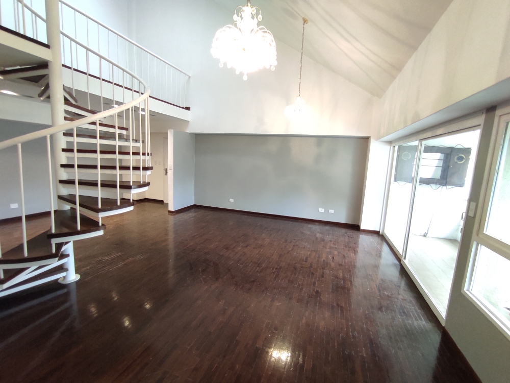 Venta Apartamentos PH Dplex en Las Esmeraldas, conjunto Carabal, con rea +125 m2, calle terminal con doble control de acceso, amplias reas comunes y numerosos puestos para visitantes.