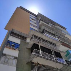 Venta apartamento en Los Palos Grandes, muy bien ubicado, frente al Centro Plaza, precio de oportunidad, para remodelar, todo a distancia peatonal!