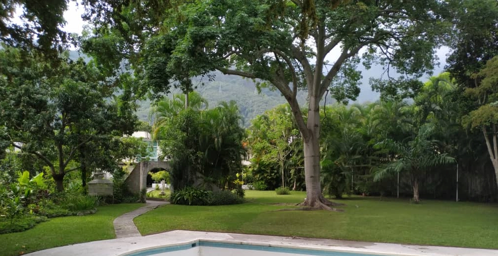 Venta Casas/Terreno Country Club,excelente ubicacin, calle ciega.