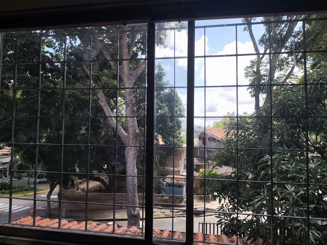 Venta Casa en Santa Marta, Caracas, para remodelar, excelente ubicacin en urbanizacin cerrada con control de acceso.