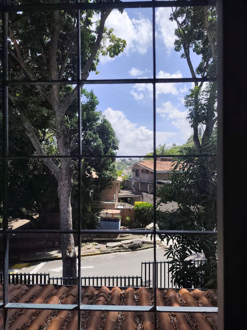 Venta Casa en Santa Marta, Caracas, para remodelar, excelente ubicacin en urbanizacin cerrada con control de acceso.