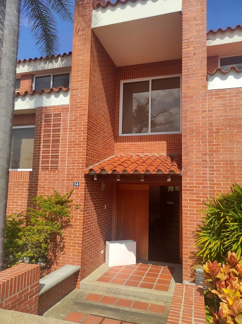 Venta de 3 Fabulosas Casas en el Exclusivo conjunto Caurimare Tepuy. Vistas panor�micas de la ciudad y El Avila, Estricto control de Acceso y Seguridad.