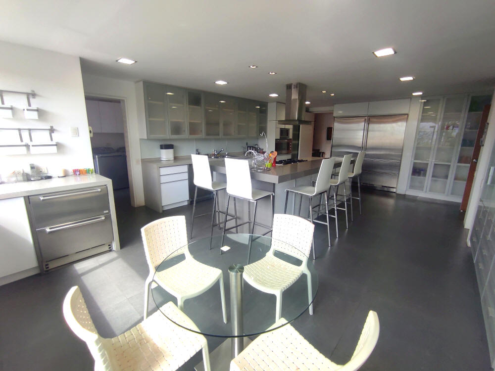 Venta de 3 Fabulosas Casas en el Exclusivo conjunto Caurimare Tepuy. Vistas panor�micas de la ciudad y El Avila, Estricto control de Acceso y Seguridad.