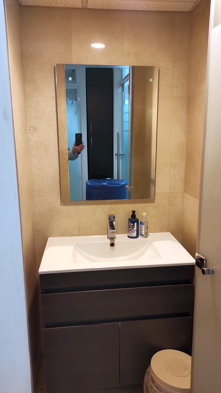 Alquiler Oficina El Rosal, totalmente equipada y amoblada, divisiones de cristal templado y herrajes de acero inox., elegante y lujosa