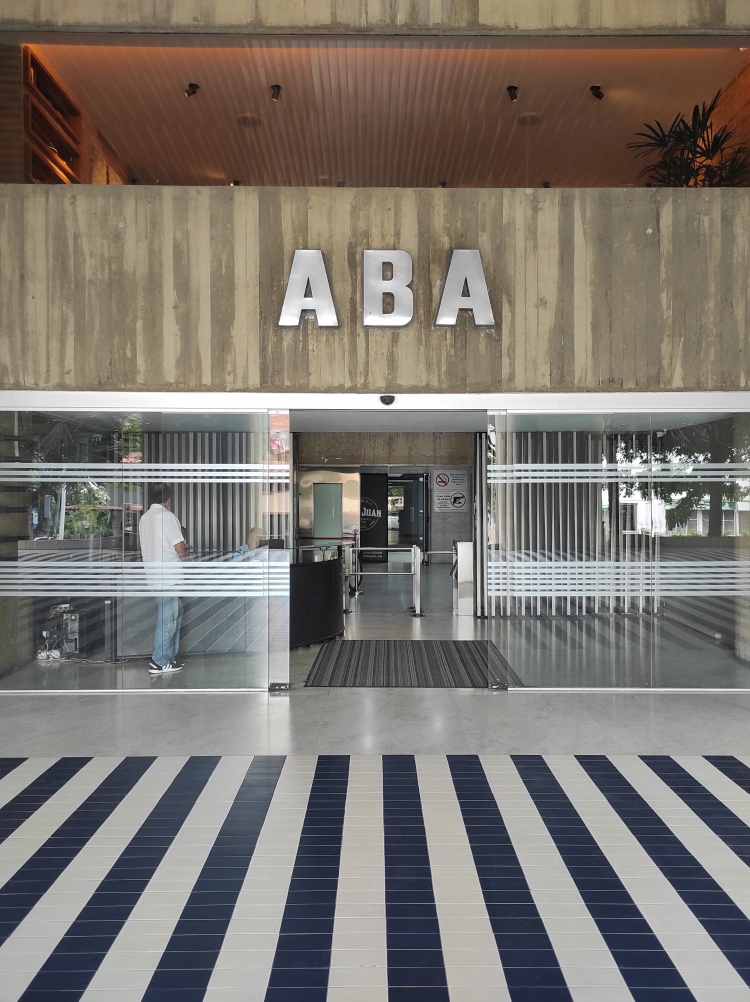 En venta.Oficina piso completo (507m2) en la Torre ABA de Las Mercedes, excelente ubicación, vista panorámica de la ciudad y el Avila.