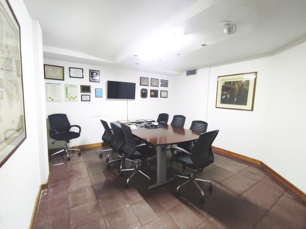 Venta Casa Comercial con otra Parcela de estacionamiento y dep�sito anexa, con �rea permitida por construir, muy bien ubicada en La California con salida directa a la Av. R�o de Janeiro y conexi�n expresa a principales avenidas y autopistas.